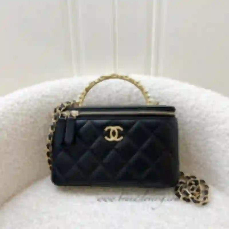 Rodeo – brandsloversg - Chanel 23B Pearl Handle Vanity / Clutch