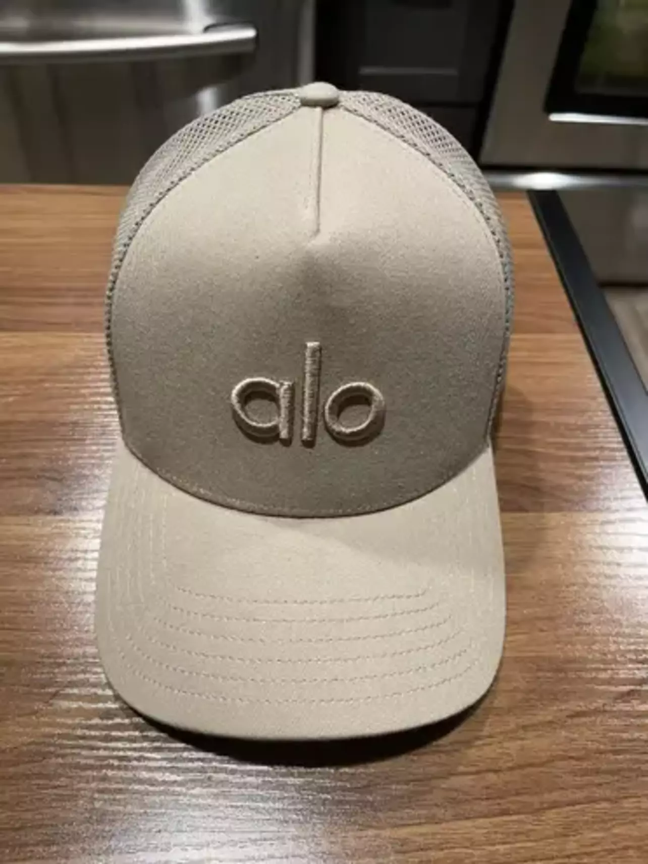 Rodeo  Curtsy - Alo Yoga trucker hat Tan - $38 (34% Off Retail) - From  Hannah