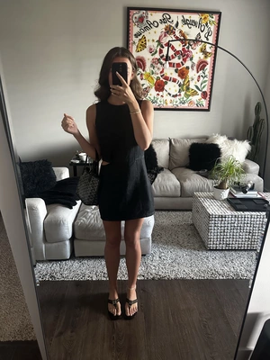 alexander mcqueen black dress Alexander McQueen Black Wool Short Sleeve Dress sz 2 l Michael's Luxury  Consignment – Michael's Consignment NYC main image 0