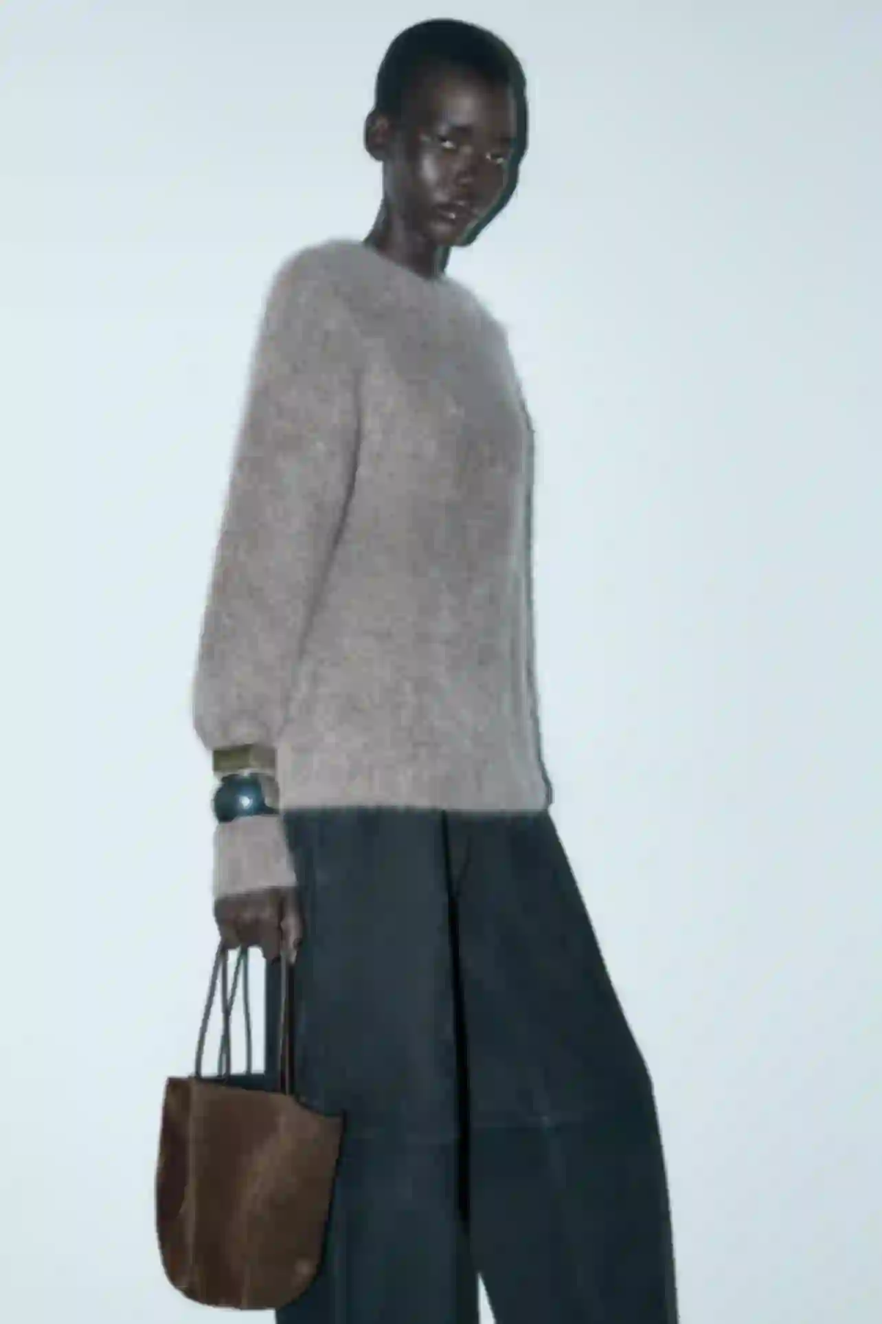 ショルダーバッグ・ポシェット Belted suede bucket bag s-l1200.jpg
